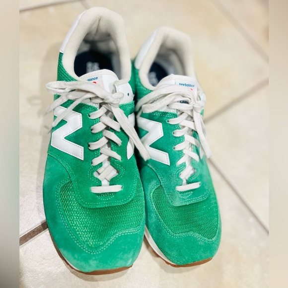 NEW BALANCE FOR J CREW 574 SNEAKERS IN VARSITY GREEN VELOCITY
Size 14 - Picture 11 of 12